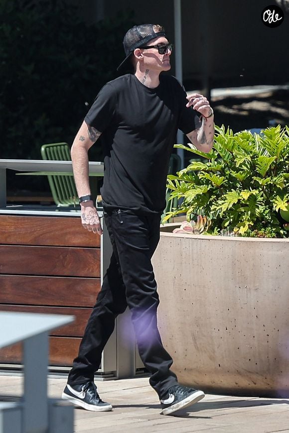 Presley Gerber mangeant du yaourt à Los Angeles avec des amis.

Backgrid USA / Bestimage