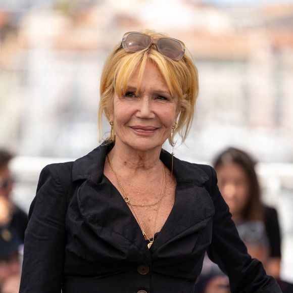 Le spectacle sera présenté cet été dans le cadre d'un célèbre festival du sud de la France.

Clémentine Célarié au photocall du film "Si Tu Penses Bien" lors du 79ème Festival International du Film de Cannes, le 16 mai 2026. 

© Jacovides-Moreau/Bestimage
