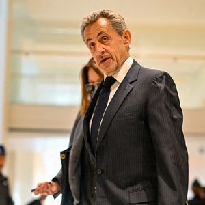 Nicolas Sarkozy et sa femme Carla Bruni - Dernier jour du procès du financement libyen de Sarkozy : ses avocats de l'ancien président vont plaider la relaxe, au tribunal de Paris, France, le 8 avril 2025. © Pierre Perusseau/Bestimage