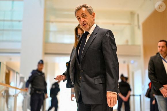 Nicolas Sarkozy et sa femme Carla Bruni - Dernier jour du procès du financement libyen de Sarkozy : ses avocats de l'ancien président vont plaider la relaxe, au tribunal de Paris, France, le 8 avril 2025. © Pierre Perusseau/Bestimage