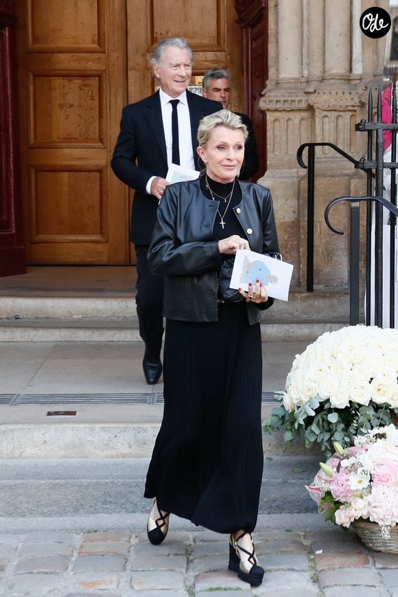 Sophie Davant et son compagnon William Leymergie - Sorties des obsèques de Philippe Labro en l'église de Saint-Germain-des-Prés à Paris le 13 juin 2025. © Dominique Jacovides - Christophe Clovis / Bestimage