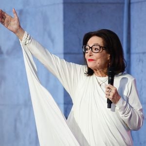 La chanteuse de 90 ans a révélé que la perte d'amis proches, qui "partent les uns après les autres", avait creusé un vide.

Exclusif - Nana Mouskouri - Emission "Le concert pour la paix" sur les Champs-Elysées à Paris, retransmis en direct sur France 2, le 8 mai 2025. © Christophe Clovis - Pierre Perusseau / Bestimage