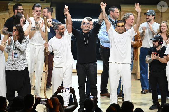 Alors que Pascal Obispo avait su remettre au goût du jour la comédie musicale "Les 10 commandements" et qu'une tournée était prévue d'ici la fin de l'année, celle-ci est finalement annulée.

Exclusif - Pascal Obispo, Albert Cohen, Sharon Laloum, Leelou Garms, Tony Bredelet, Margaryta Buisan, Benjamin Bocconi, Awa Sy, David Lempell, Julien Arcuri et Sarah Koper  - Première de la comédie musicale "Les 10 commandements - l'envie d'aimer" à la Seine Musicale à Boulogne-Billancourt le 6 juin 2024
© Gaffiot-Perusseau/Bestimage