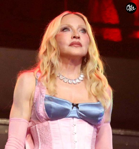 New York, New York, USA : La chanteuse et icône MADONNA donne un concert surprise en partenariat avec l'application Grindr à Times Square pour promouvoir son nouvel album Confessions II aussi appelé Confessions on the Dance Floor - Part ll. (Image de crédit : © Nancy Kaszerman/ZUMA Press Wire)