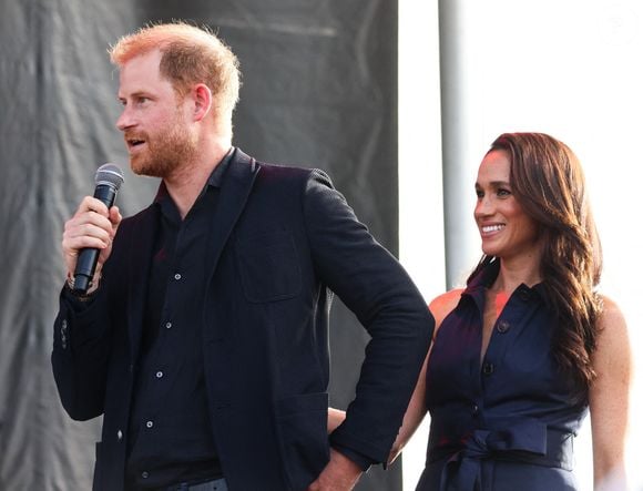 Le prince Harry et Meghan Markle, duc et duchesse de Sussex, sont montés sur scène lors du concert One805 Live. © Amy Katz/ZUMA Press Wire / Bestimage