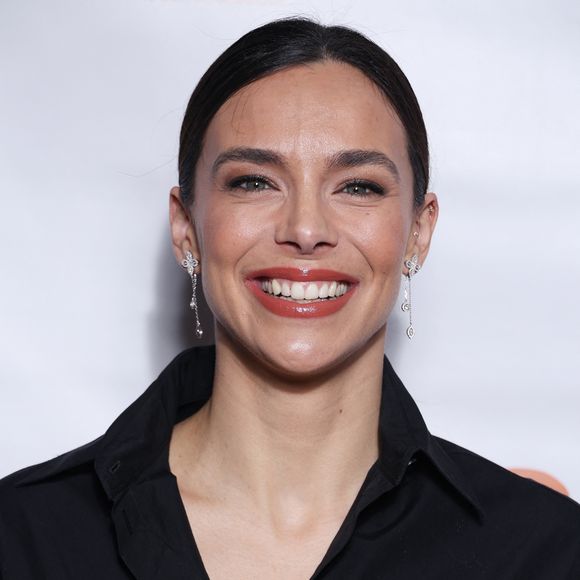 Afin de remonter la pente et de se reconnecter au monde, la chroniqueuse santé a pu s'appuyer sur la pratique sportive.

Marine Lorphelin (Miss France 2013) lors de la première édition du gala caritatif 'le Gala du 12 Fevrier' au profit des grands brûlés dans les salons de l'Hotel Royal Monceau le 12 Fevrier 2026 à Paris. .  © Denis Guignebourg/BestImage