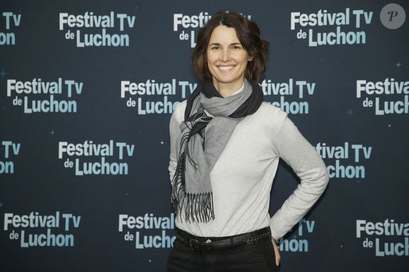 Eglantine Emeyé affirme que les papas ont souvent tendance à fuir quand cela devient compliqué.

Eglantine Eméyé lors de la 24ème édition du festival TV de Luchon le 8 février 2022. © Christophe Aubert / Bestimage