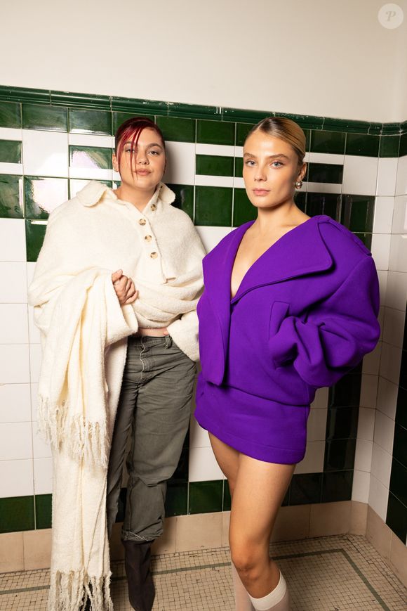 Maelle, Louane au Front Row du défilé de mode féminine Maitrepierre printemps-été 2025 lors de la Fashion Week de Paris (PFW), à Paris, France, le 24 septembre 2024. © Jeremy Melloul/Bestimage