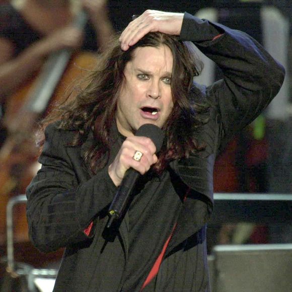 Photo d'archives du 03/06/02 d'Ozzy Osbourne sur scène dans les jardins du palais de Buckingham pour le deuxième concert commémorant le jubilé d'or de la reine Elizabeth II de Grande-Bretagne, alors que le leader de Black Sabbath est décédé à l'âge de 76 ans. Date d'édition : mardi 22 juillet 2025. ... Décès d'Ozzy Osbourne ... 22-07-2025 ... LONDRES ... UK ... Le crédit photo doit être lu comme suit : Stefan Rousseau/PA Wire. Numéro de référence unique : 81066834 ... Le crédit photo doit être lu comme suit : Stefan Rousseau/PA Wire : Stefan Rousseau/PA Wire