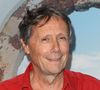 Antoine de Maximy sillonne le monde à la recherche d'un toit dans son émission "J'irai dormir chez vous".

Antoine de Maximy - Soirée de gala pour la première de la comédie musicale "Mamma Mia ! Le Musical" au Casino de Paris. © Coadic Guirec/Bestimage