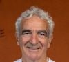 En juin 2026 encore, il était présent dans L’Équipe du soir pour débattre notamment de la question des transferts.

Raymond Domenech au Village lors d'une séance nocturne du tournoi de Roland-Garros 2025, le 28 mai 2025 à Paris, en France. Photo de Nasser Berzane/ABACAPRESS.COM