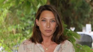 Laura Smet au plus près des flammes : la fille de Nathalie Baye prend la parole depuis son refuge au Cap-Ferret