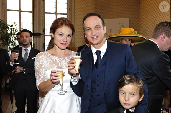 Exclusif - Prix Spécial - No web - No blog - Michel Ferracci, son fils Maël, 8 ans, et son épouse Emilie Dequenne - Mariage de Michel Ferracci et Emilie Dequenne à la mairie du 10ème arrondissement, le samedi 11 octobre 2014 à Paris.