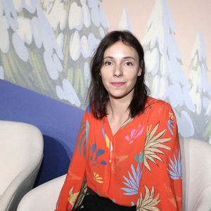 Bien qu'elle refuse cet héritage, l'adolescente nourrit tout de même une véritable passion pour le chant et la musique au quotidien.

Lolita Sechan ( Fille du chanteur Renaud Sechan ) Festival du livre de Paris 2024 - Festival du livre de Paris 2024 le 13 avril 2024.
© Cedric Perrin / Bestimage