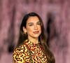 Après un mariage civil et intime à Londres, c'est sous le soleil de l'Italie que Dua Lipa a (re) "oui" au séduisant acteur britannique Callum Turner. 


Dua Lipa assiste au défilé Chanel Haute Couture printemps-été 2026 dans le cadre de la Fashion Week de Paris, le 27 janvier 2026 à Paris, en France. Photo : Eliot Blondet/ABACAPRESS.COM