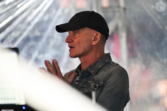 La présence de Sting dans les coulisses du concert de Shakira à São Paulo a ajouté une touche d’excitation à l’événement, prouvant que même les plus grandes stars savent apprécier et soutenir le talent des autres. Le 14 février 2025 © Backgrid USA / Bestimage