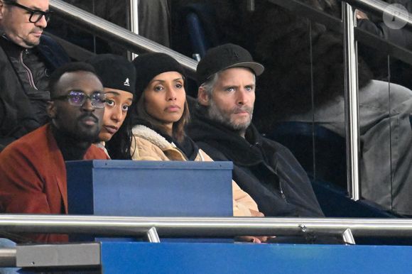 La maman de Tess, fruit de son amour avec Christophe Rocancourt, et de Kahina, née de sa relation avec Jalil Lespert, a rencontré son époux sur le tournage de la série Léa Parker au début des années 2000.

Sonia Rolland et son mari Guillaume Gabriel en tribunes lors du match de football Ligue 1 Uber Eats opposant le Paris Saint-Germain (PSG) à l'OGC Nice (1-0) au Parc des Princes à Paris, France, le 1er novembre 2025. © Lionel Urman/Bestimage