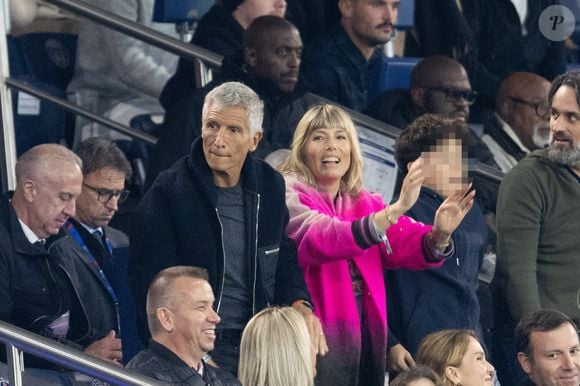 Nagui et Melanie Page dans les tribunes du match de football de qualification pour la coupe du monde 2026 opposant la France à Azerbaïdjan (3-0) au Parc des Princes à Paris, France, le 10 octobre 2025. © Cyril Moreau/Bestimage