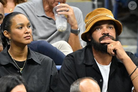 Joakim Noah et sa femme Lais Ribeiro - Célébrités dans les tribunes du tournoi de Tennis de l'US Open à New York le 4 septembre 2024.