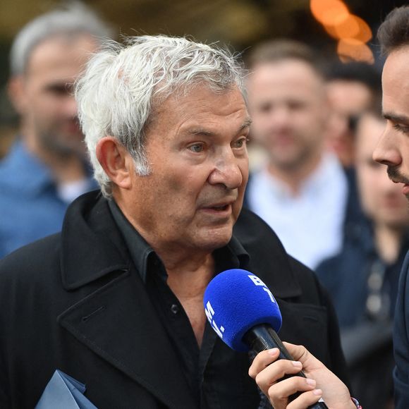 Martin Lamotte arrive à la cérémonie d'enterrement de l'acteur français Michel Blanc à l'église Saint Eustache à Paris, France, le 10 octobre 2024. Photo par Franck Castel/ABACAPRESS.COM