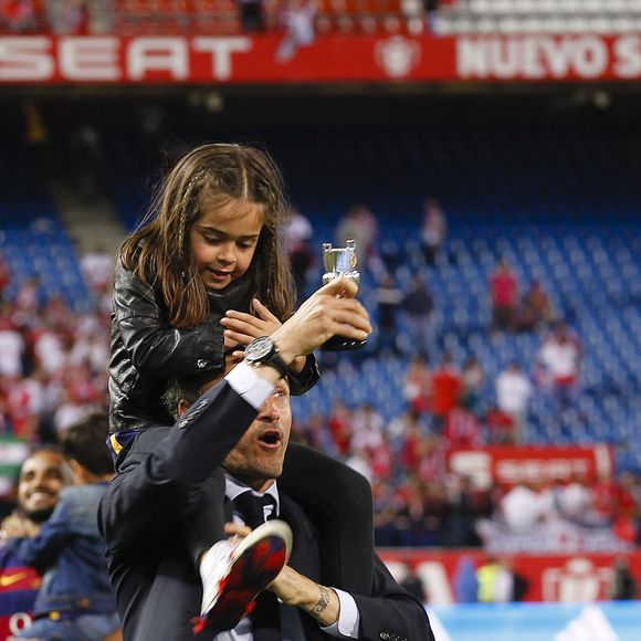 Luis Enrique et sa fille  Xana- Le FC Barcelone remporte la Coupe du Roi contre Séville et s'offre le doublé à Madrid en Espagne le 22 mai 2016. Photo : GTRES / BESTIMAGE