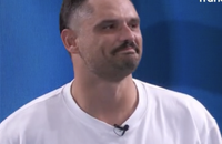 Le champion de 35 ans a été célébré lors d’une cérémonie organisée pendant les Championnats d’Europe de natation, quelques jours après l’annonce de sa retraite sportive. 

Florent Manaudou sur France Television.