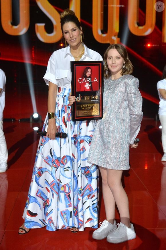 Exclusif - Scène - Laury Thilleman et La chanteuse Carla (Carla Lazzari) - Enregistrement de l'émission "Tous ensemble pour la musique" pour la fête de la musique 2020 à l'AccorHotels Arena à Paris le 18  juin 2020.

© Cyril Moreau / Veeren Ramsamy / Bestimage