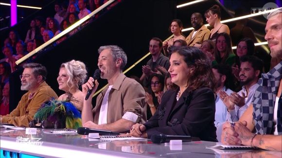 "J’ai pas envie d’y être. Je vous le dis très honnêtement. Je serai peut-être caché sous le bureau", a ajouté Michael Goldman, qui redoute ce moment toujours déchirant de l’aventure.

Michael Goldman sur le plateau de la "Star Academy" lors du prime du vendredi 5 décembre 2025 - capture d'écran TF1