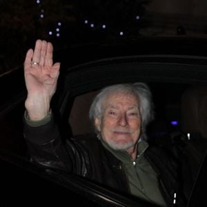 Hugues Aufray - Hugues Aufray reçoit la médaille Grand Vermeil de la ville des mains d'Anne Hidalgo, à l'hôtel de ville de Paris le 18 décembre 2025. © Philippe Baldini/Bestimage