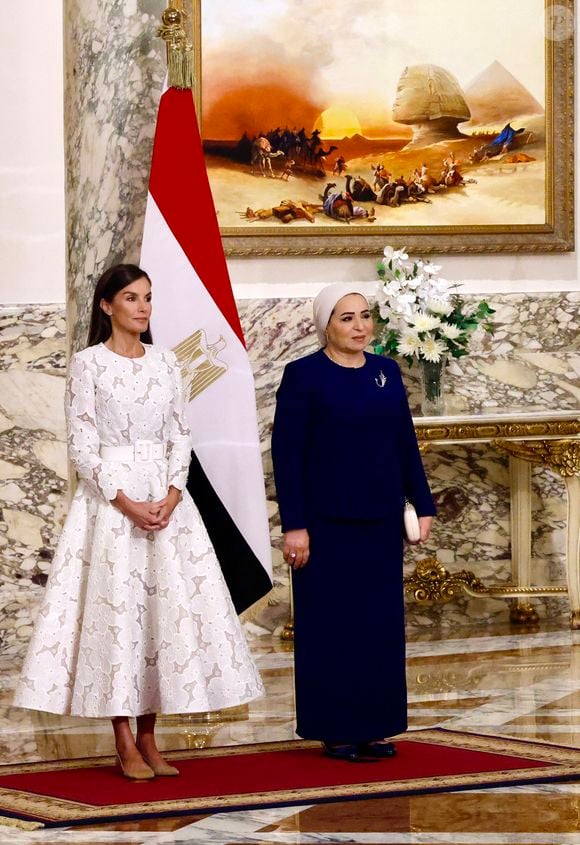 Le roi Felipe VI d'Espagne et la reine Letizia ont été accueillis en grandes pompes.

Le roi Felipe VI d'Espagne et la reine Letizia sont en visite en Egypte le 17 septembre 2025. © Casa SM El Rey / Agence via Bestimage
