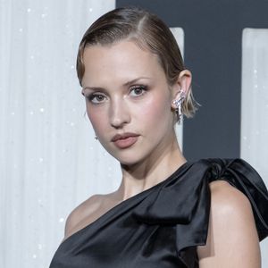 Souffrir d’hyperacousie, c’est percevoir certains bruts ou soins, même les plus banals, de manière augmentée.

Angèle - Gala d'ouverture de la saison de danse 2025-2026, avec le soutien de la maison Chanel, le 27 septembre 2025. 
© Olivier Borde / Bestimage