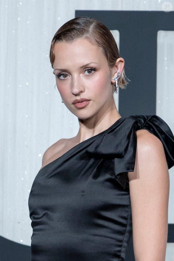 Souffrir d’hyperacousie, c’est percevoir certains bruts ou soins, même les plus banals, de manière augmentée.

Angèle - Gala d'ouverture de la saison de danse 2025-2026, avec le soutien de la maison Chanel, le 27 septembre 2025. 
© Olivier Borde / Bestimage