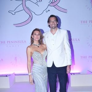 Entre les deux femmes, qui ont partagé la vie du même homme, une "amitié très forte" s'est créée. 

Soirée de gala du 10ème anniversaire de l'association "Les Bonnes Fées" à l'Hôtel The Peninsula Paris le 8 octobre 2025. The Peninsula Paris renouvelle son soutien dans la campagne Octobre Rose au côté de l'artiste G.Sardin. © Rachid Bellak/Bestimage