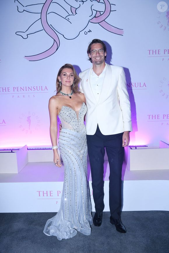 Entre les deux femmes, qui ont partagé la vie du même homme, une "amitié très forte" s'est créée. 

Soirée de gala du 10ème anniversaire de l'association "Les Bonnes Fées" à l'Hôtel The Peninsula Paris le 8 octobre 2025. The Peninsula Paris renouvelle son soutien dans la campagne Octobre Rose au côté de l'artiste G.Sardin. © Rachid Bellak/Bestimage