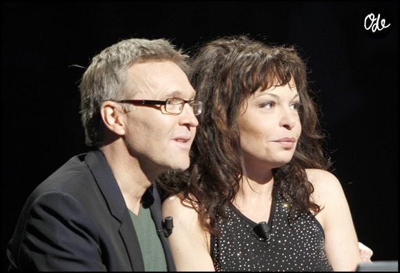 Des souvenirs auxquels l'animateur reste attaché, même de nombreuses années après la disparition de ses proches.

Laurent Ruquier et Isabelle Mergault lots de l'émission spéciale people "Qui veut gagner des millions ?", diffusée le 5 mai 2008.

© DANIEL ANGELI / BESTIMAGE