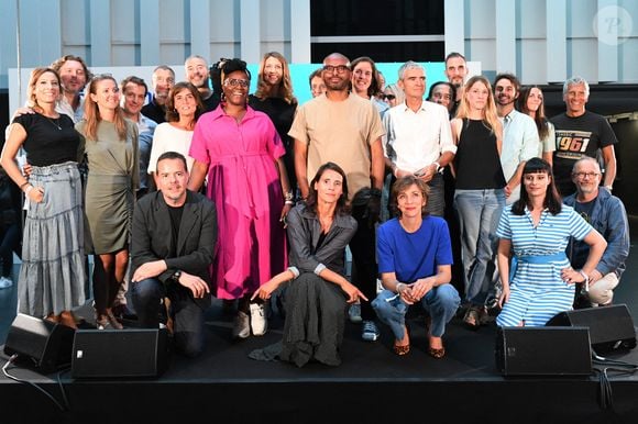 L'équipe de France Inter : Léa Salamé, Charline Vanhoenachker, Mathilde Munos, Aline Afanoukoé, Adele Van Reeth, Ali Rebeihi, Dorothée Barba, Laure Adler, Fabrice Drouelle, Matthieu Noël, Juan David Nasio, Lison Daniel, Nagui, Nicolas Demorand, Sonia Devillers, Rebecca Manzoni, Thomas Legrand lors de la conférence de presse annuelle "La rentrée de Radio France" présentant les nouveaux programmes et projets pour la saison 2022/2023, tenue à la Maison de la Radio et de la Musique à Paris, France, le 29 août 2022. Photo by Jana Call me J/ABACAPRESS.COM