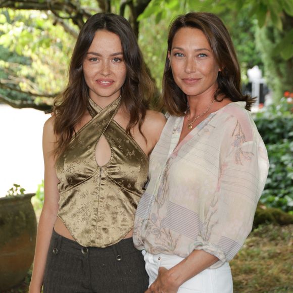 Eloïse Rey et Laura Smet pour le photocall du film "Surface" lors de la 18ème édition du Festival du Film Francophone de Angoulême (FFA) le 26 août 2025.

© Coadic Guirec / Bestimage