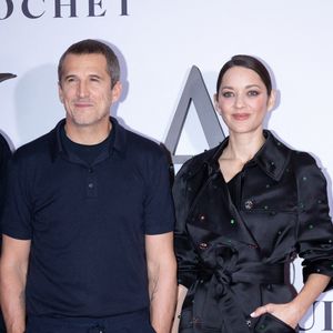 Marion Cotillard et Guillaume Canet ont partagé plusieurs années de vie commune et sont les parents de Marcel et Louise.

Guillaume Canet et Marion Cotillard assistent à la première du film « Karma » au Pathé Palace à Paris, en France, le 13 octobre 2026. Photo : Shana Abitbol/ABACAPRESS.COM