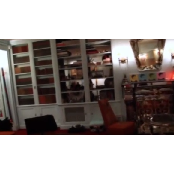 Visite guidée de l'appartement de Thierry Ardisson, situé au 214 rue de Rivoli dans le 1er arrondissement de Paris.