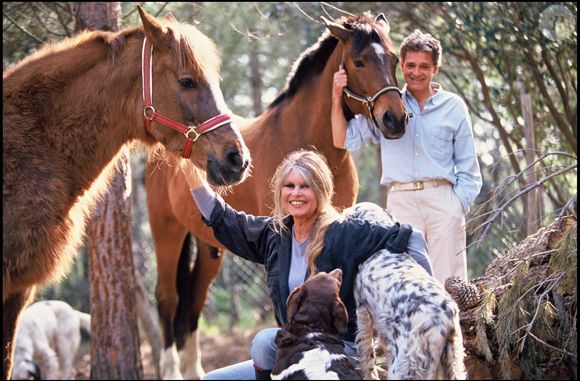 Brigitte Bardot et son mari Bernard Dormale à Saint Tropez. Photo par Agence / Bestimage