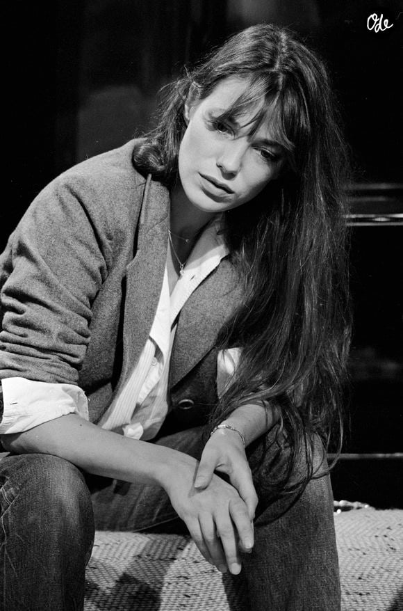 À bord, Jane Birkin imagine ce modèle fonctionnel avec le président de la maison, Jean-Louis Dumas.

Archives - En France, à Paris, portrait de Jane Birkin sur le plateau de l'émission "Passez donc me voir". Le 1er octobre 1979.

© Gérard Letellier via Bestimage