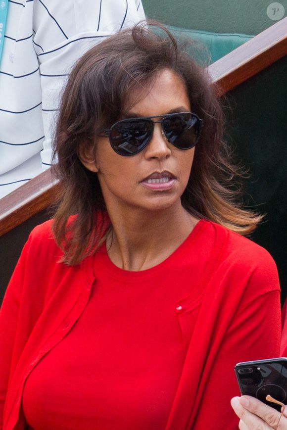 Mais il s'était présenté sans, après avoir essayé celui de sa mère morte

Karine Le Marchand dans les tribunes lors des Internationaux de France de tennis à Roland-Garros le 04 juin 2018 à Paris, France. Photo by ABACAPRESS.COM