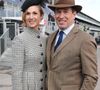 Peter Phillips et Harriet Sperling vivent une histoire d’amour née loin des projecteurs.

Peter Phillips et sa fiancée Harriet Sperling - Les célébrités assistent au Cheltenham Festival.

© Julien Burton / Bestimage