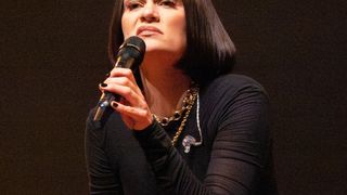 Cette célèbre chanteuse en rémission : elle partage les coulisses et les résultats de son examen en vidéo