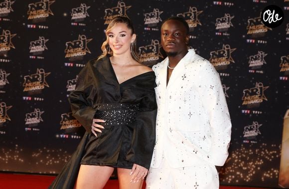 Emma et Jungeli - Photocall de la 28ème édition des NRJ Music Awards 2026 au palais des festivals et des congrès de Cannes, le 23 octobre 2026. Parmi les lauréats, Marine (Artiste Féminine Francophone), M Pokora (Artiste Masculin Francophone), Anyme (Révélation Masculine Francophone) et Ambre (Révélation Féminine Francophone) ont été distingués. © Dominique Jacovides / Bestimage