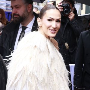 Sur Instagram, l’acolyte de Slimane a révélé s’être rendue chez Parenthèse Studio Lagree, à Boulogne-Billancourt.

Vitaa - Arrivées au défilé Stéphane Rolland "Collection Haute Couture Printemps/Eté 2026" lors de la Fashion Week de Paris (PFW) le 27 janvier 2026
© Christophe Aubert / Bestimage