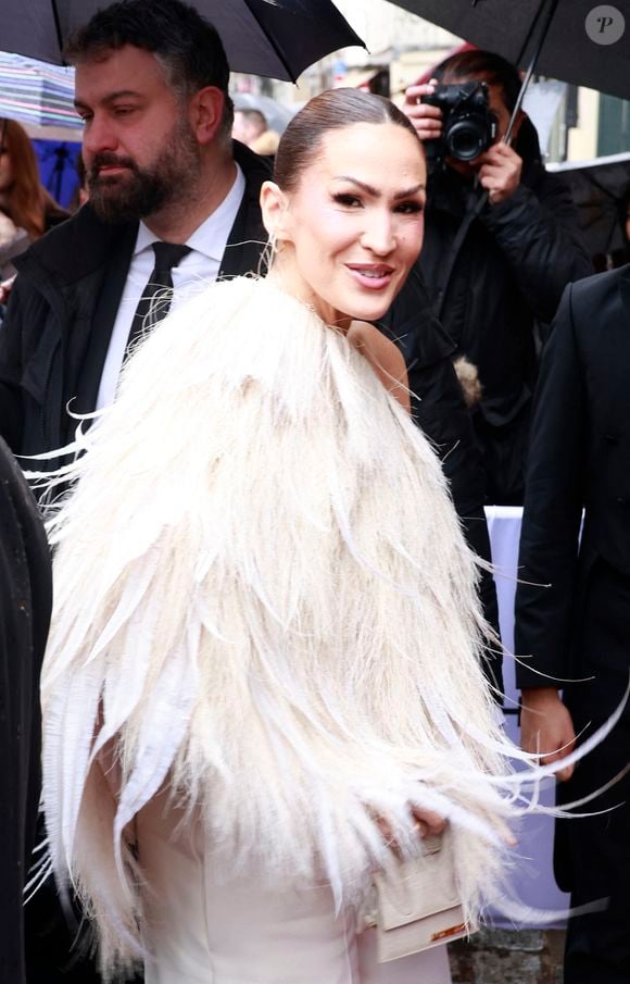Sur Instagram, l’acolyte de Slimane a révélé s’être rendue chez Parenthèse Studio Lagree, à Boulogne-Billancourt.

Vitaa - Arrivées au défilé Stéphane Rolland "Collection Haute Couture Printemps/Eté 2026" lors de la Fashion Week de Paris (PFW) le 27 janvier 2026
© Christophe Aubert / Bestimage