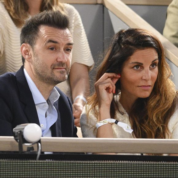 C'est une nouvelle aventure qui attend Cyril Lignac.

Cyril Lignac et sa compagne Déborah - Les célébrités dans les tribunes lors des Internationaux de France de Tennis de Roland Garros. JB Autissier / Panoramic / Bestimage