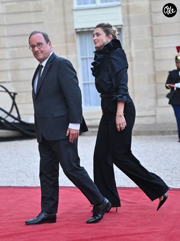 où les regards se sont portés sur l'actrice et ses bijoux spectaculaires.

François Hollande et Julie Gayet - Dîner d'état de l'Elysée pour le président sud-coréen Lee Jae Myung le 8 septembre 2026 © Christian Liewig/Bestimage