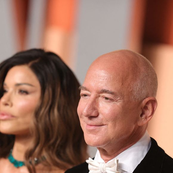 Jeff Bezos peut aller se rhabiller !

Jeff Bezos,Laura Sánchez - Soirée Vanity Fair lors de la 97ème cérémonie des Oscars à Hollywood